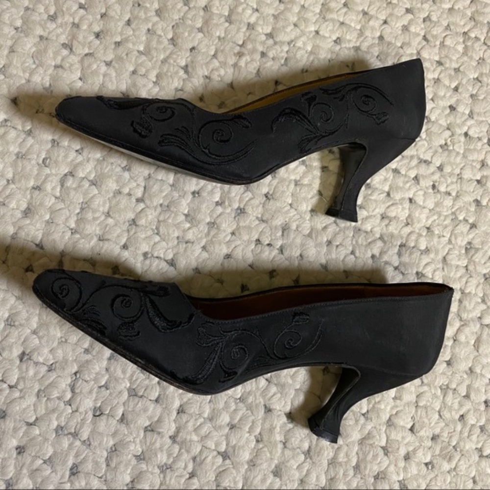 KENNETH COLE Black Embroidered Kitten Heels 6.5 1/2 - Picture 6 of 8